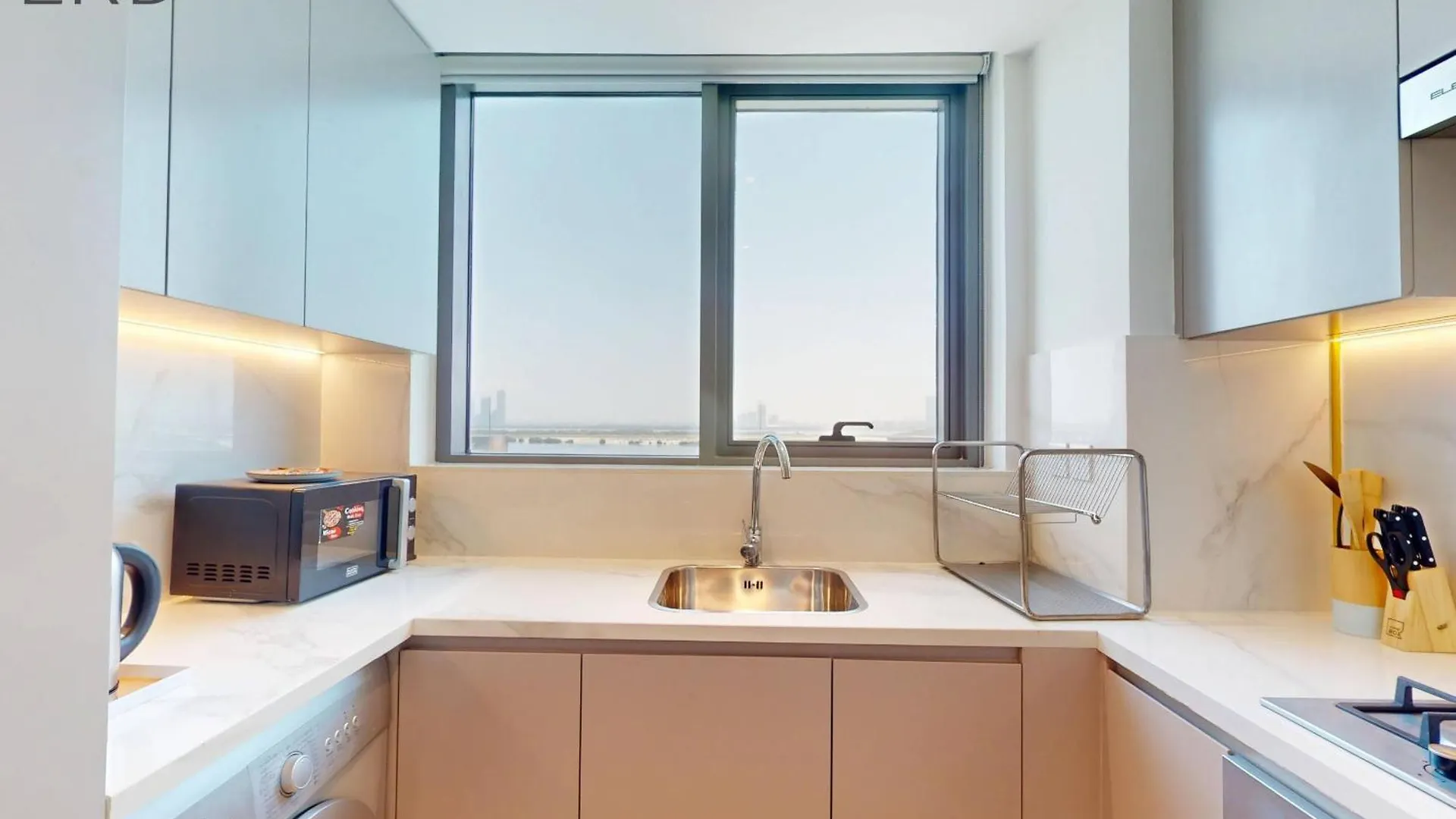 Modern 1Br With Canal View Dubai